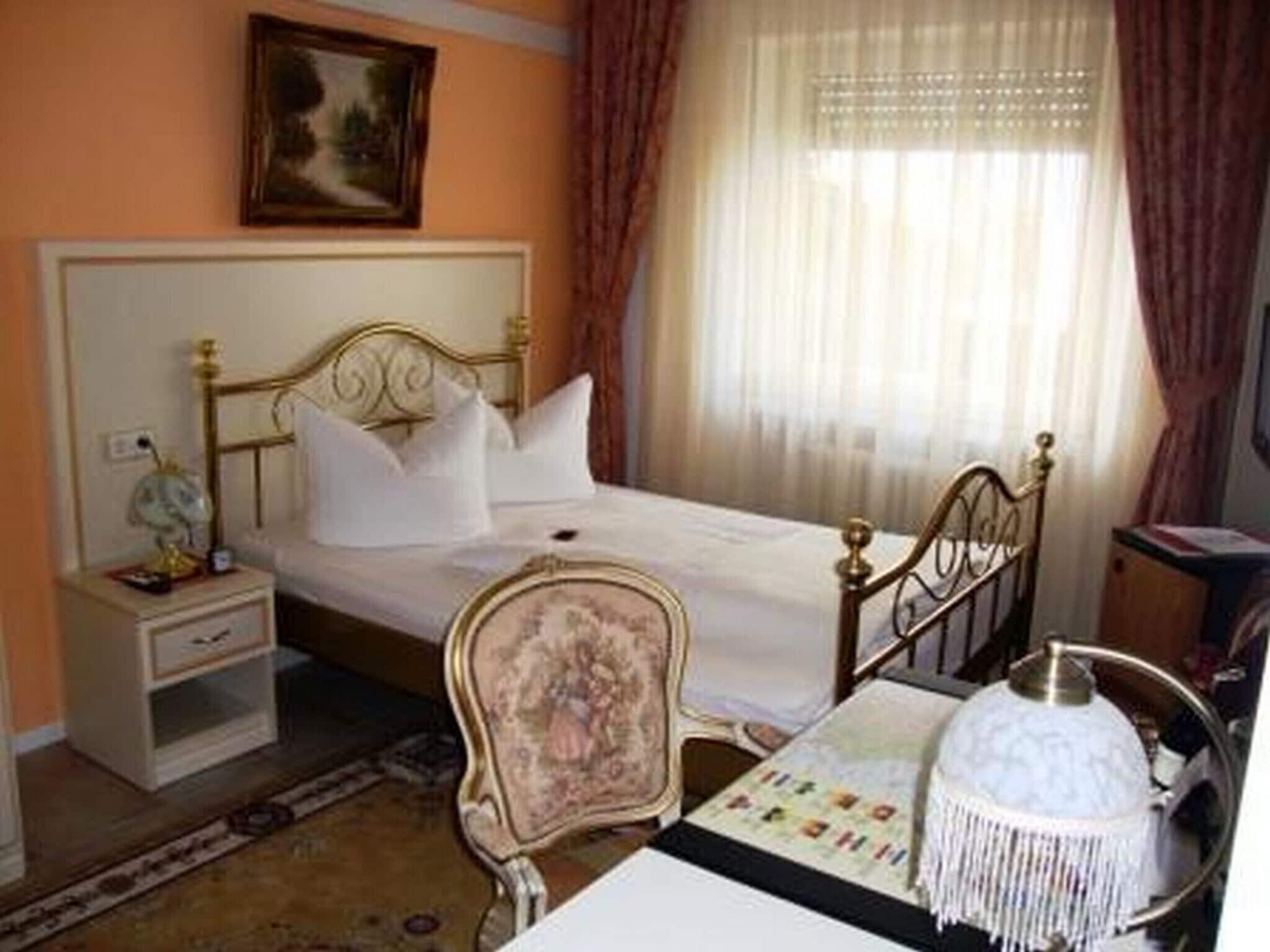 Haus Mooren, Hotel Garni Düsseldorf Zewnętrze zdjęcie