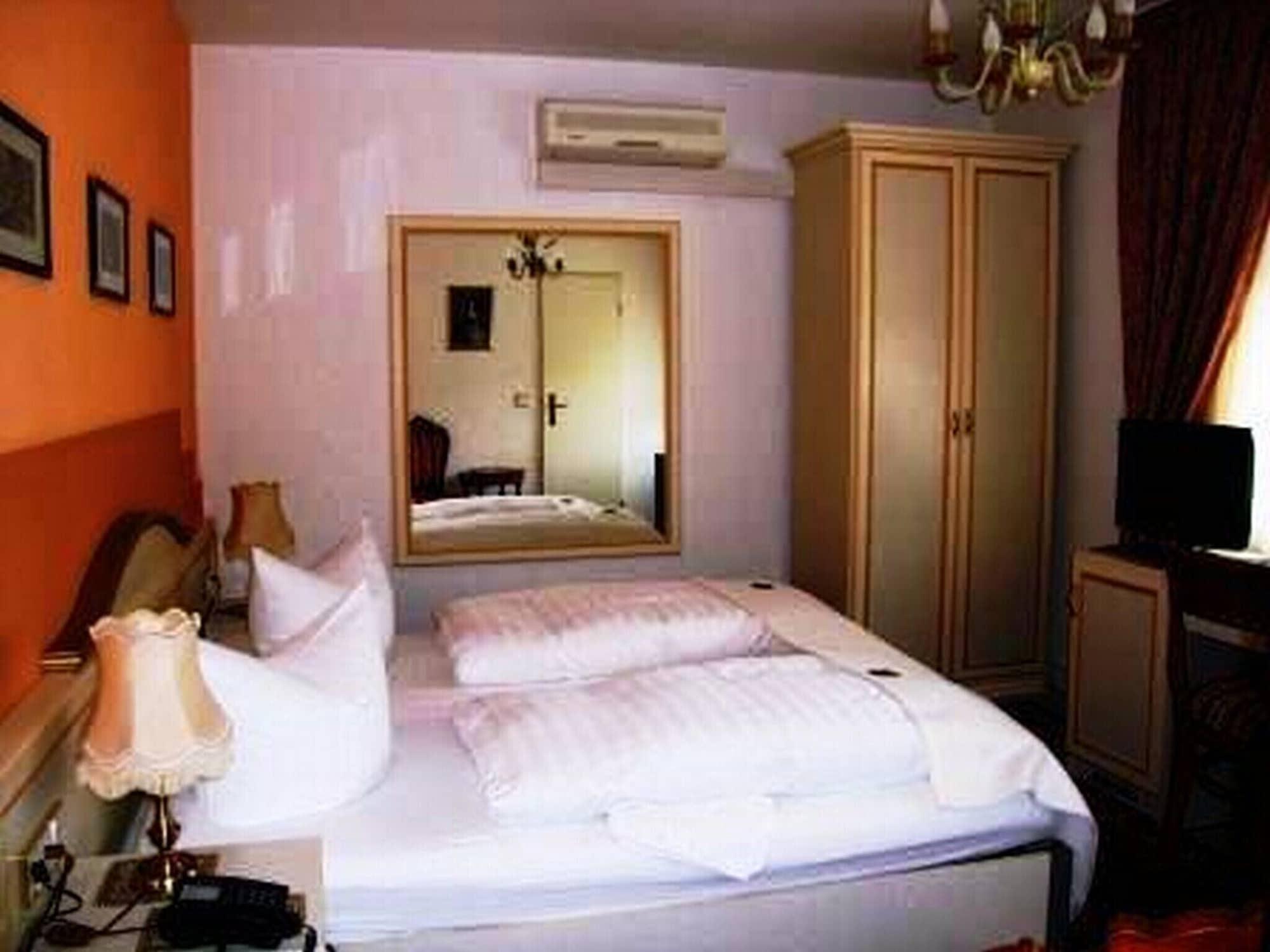 Haus Mooren, Hotel Garni Düsseldorf Zewnętrze zdjęcie