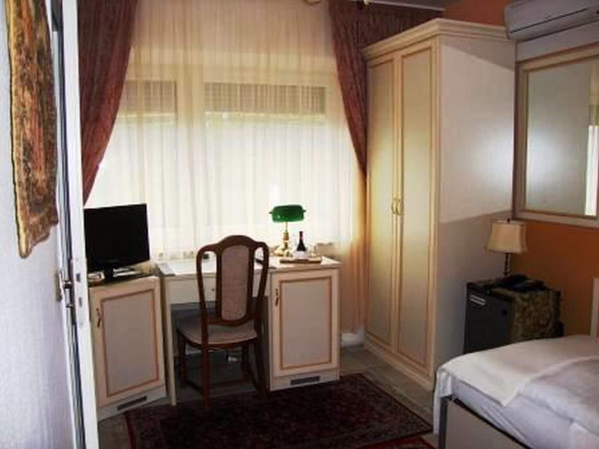 Haus Mooren, Hotel Garni Düsseldorf Zewnętrze zdjęcie