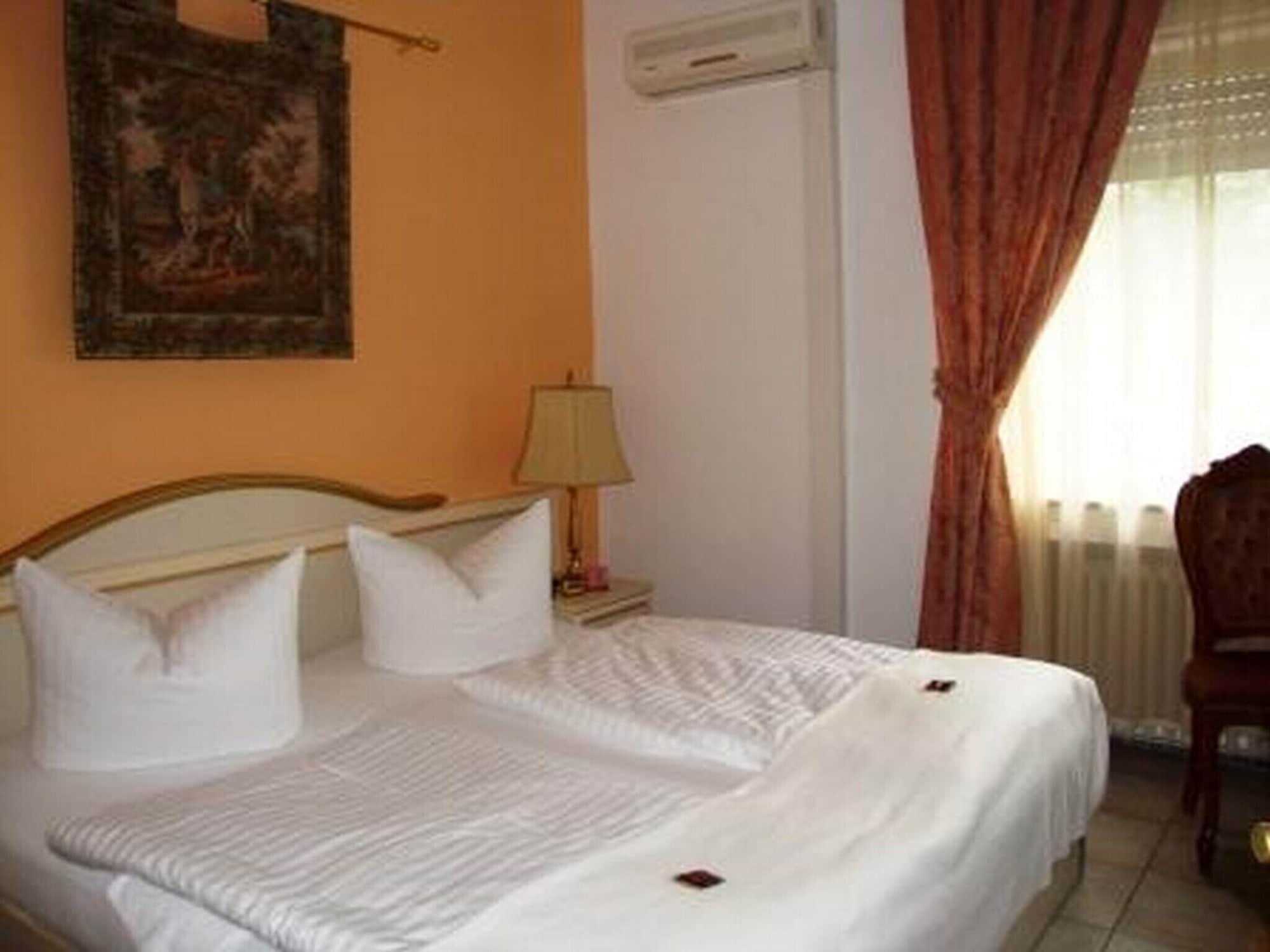 Haus Mooren, Hotel Garni Düsseldorf Zewnętrze zdjęcie